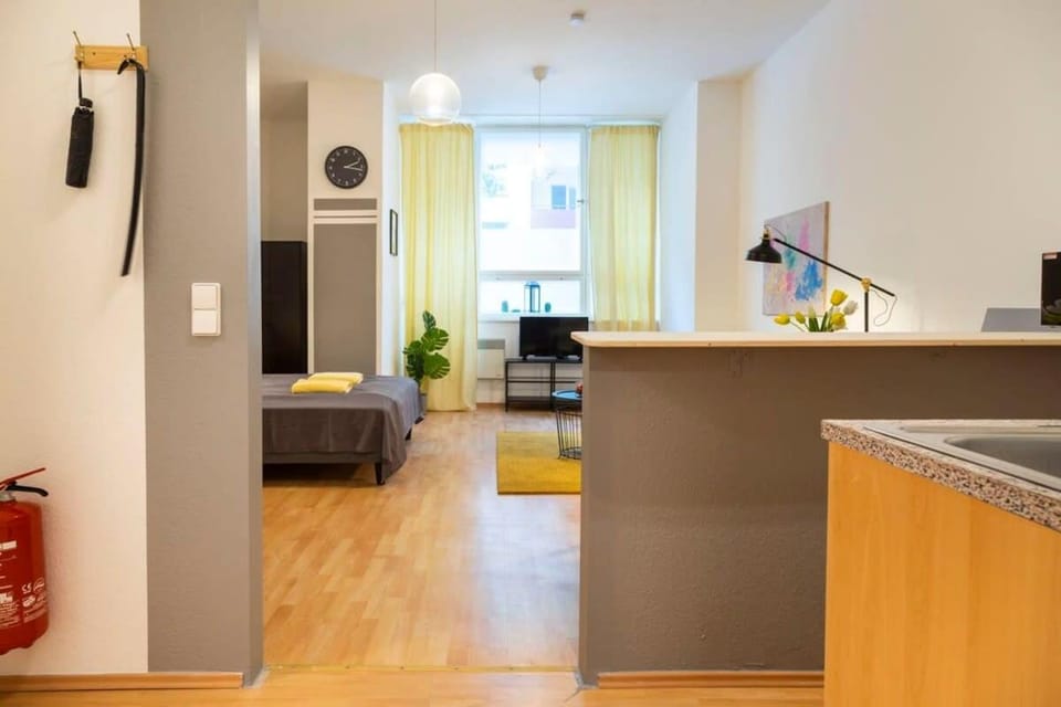 Cozy 2 room apartment next to Hermannstraße Apartment in Berlin