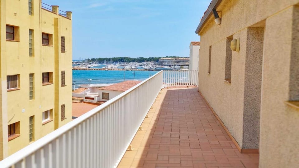 Property building, Day, Natural landscape, View (from property/room), Balcony/Terrace, Beach, Sea view