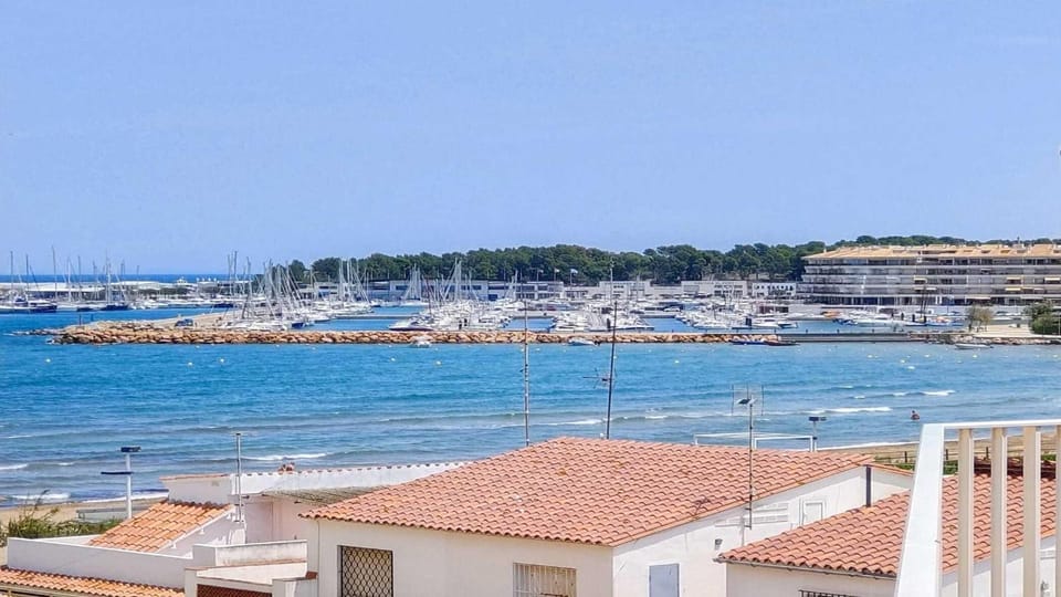 Nearby landmark, Day, Natural landscape, Balcony/Terrace, Beach, Sea view