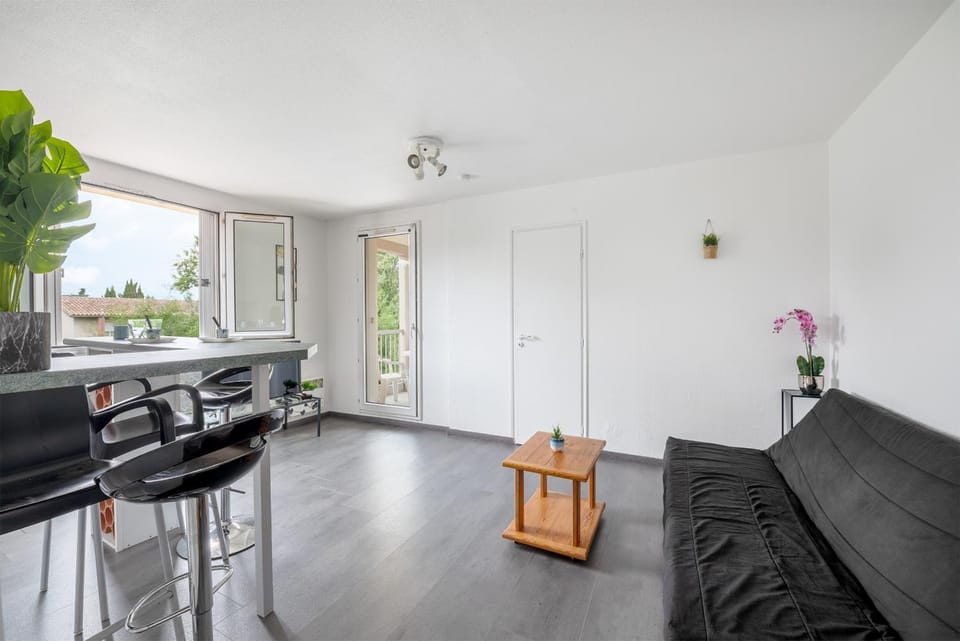Kitchen or kitchenette, Living room