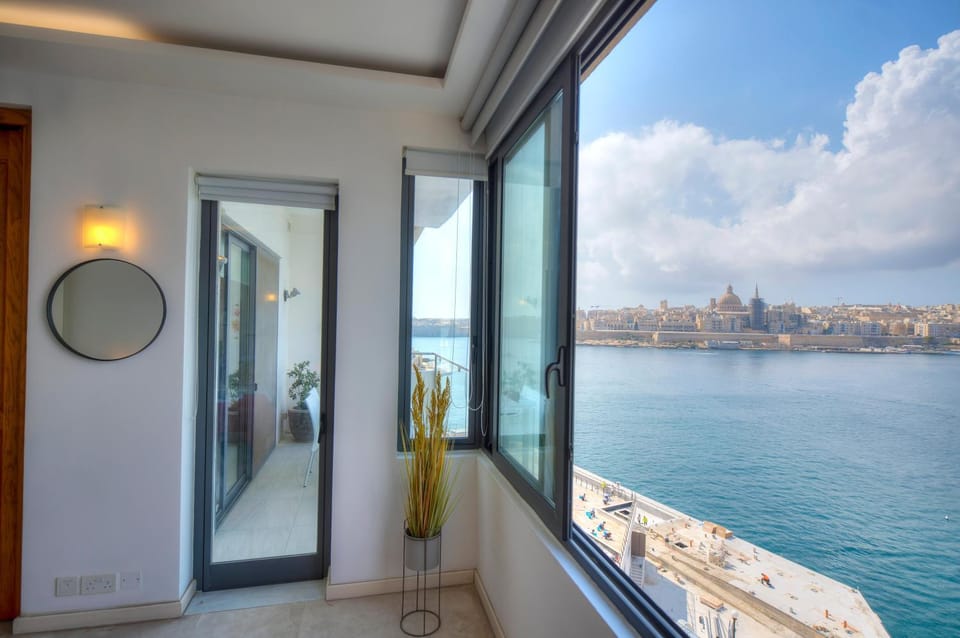 Spacious 3bedrooms with spectacular views GOSLM-6 Apartment in Sliema