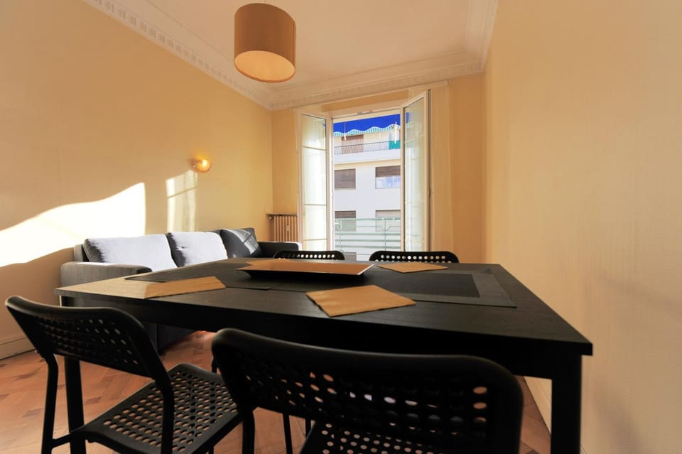 Living room, Seating area, Dining area, hair dresser