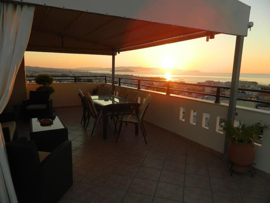 View (from property/room), Balcony/Terrace, Banquet/Function facilities, Sea view, Sunrise, Sunset