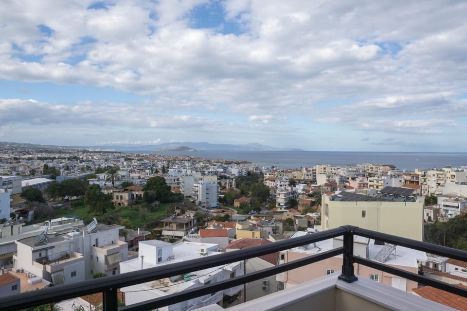View (from property/room), City view, Sea view, Location