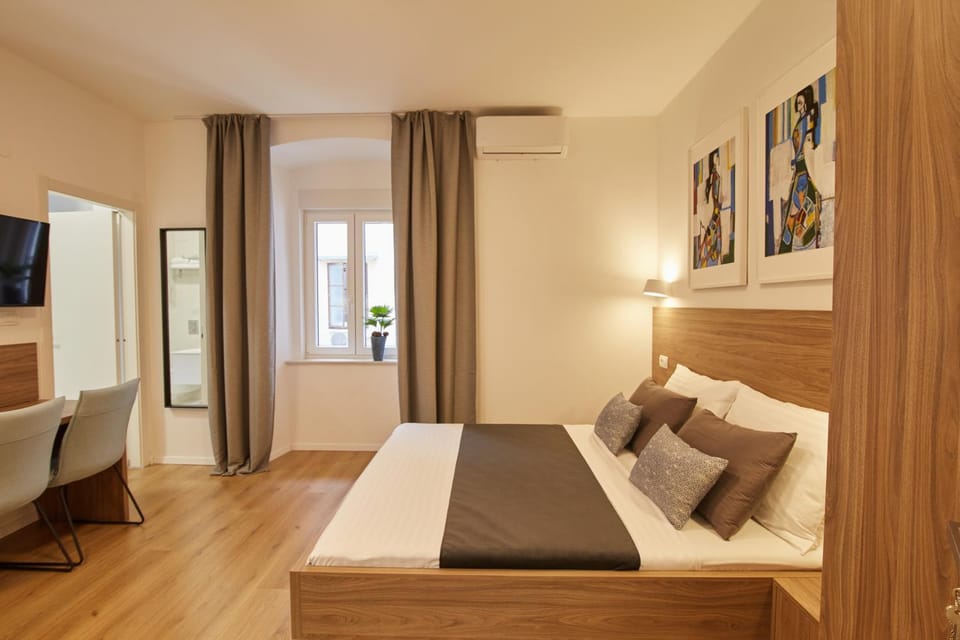 Bed, Photo of the whole room