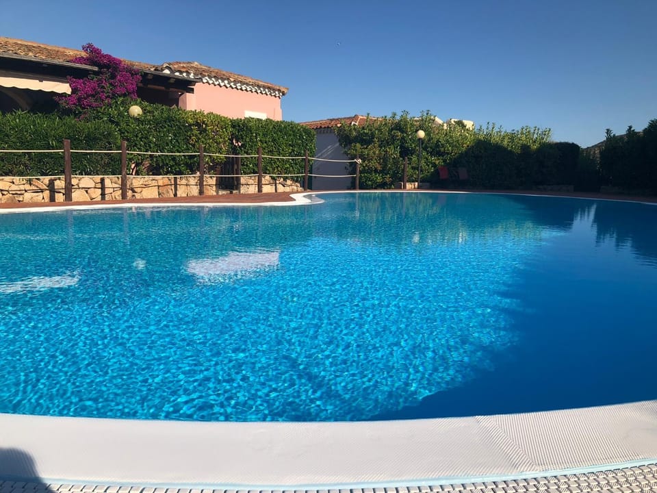 Villetta girasole, piscina, vista mare, Wifi House in Sardinia