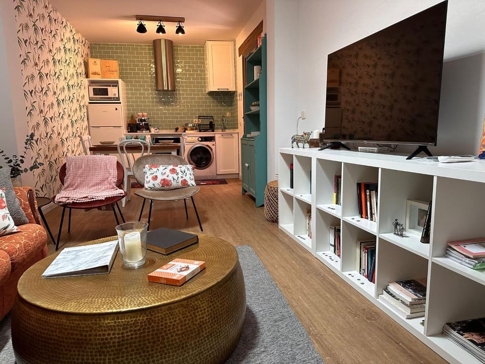 Library, TV and multimedia, Seating area, minibar, wardrobe