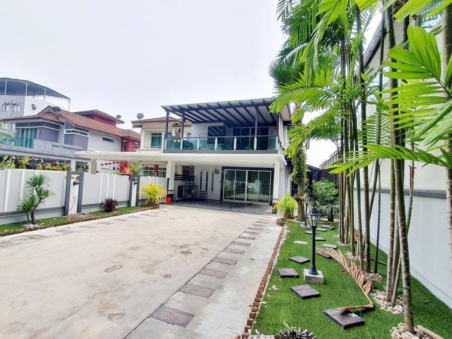 GARDEN COZY2STOREY HOME 4ROOM 10PAX@NEAR ALMAJUSCO House in Penang