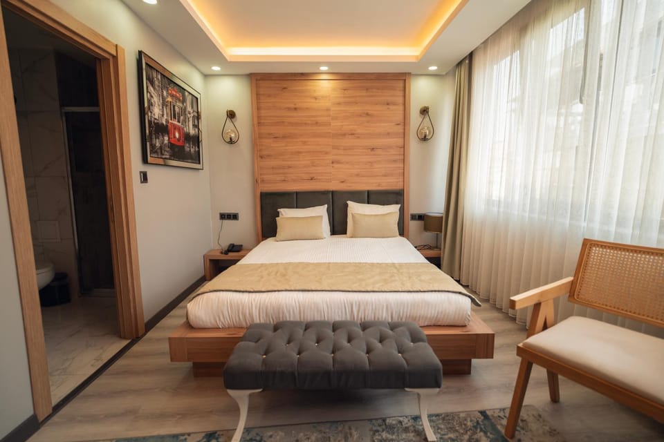 Bed, Living room, Photo of the whole room, Bedroom