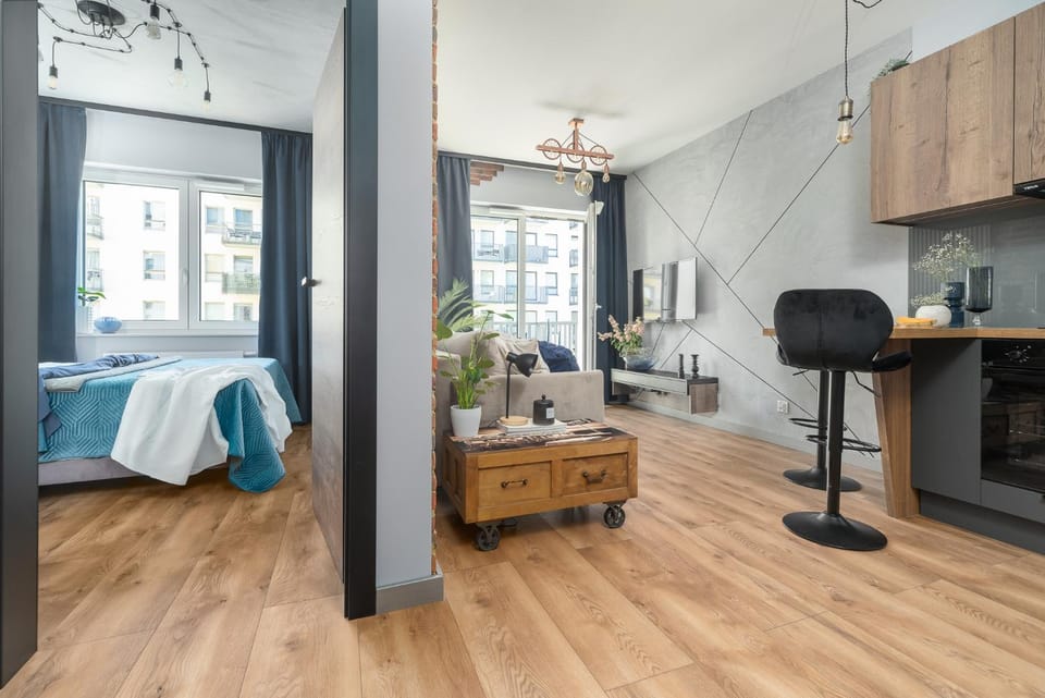 Bed, TV and multimedia, Living room, Seating area, Bedroom