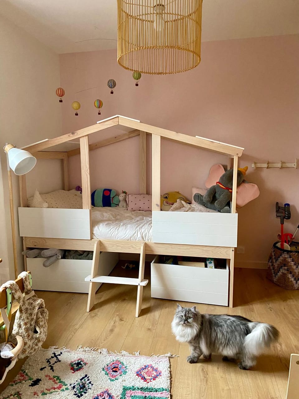 Bed, Photo of the whole room, Bedroom, storage, air conditioner