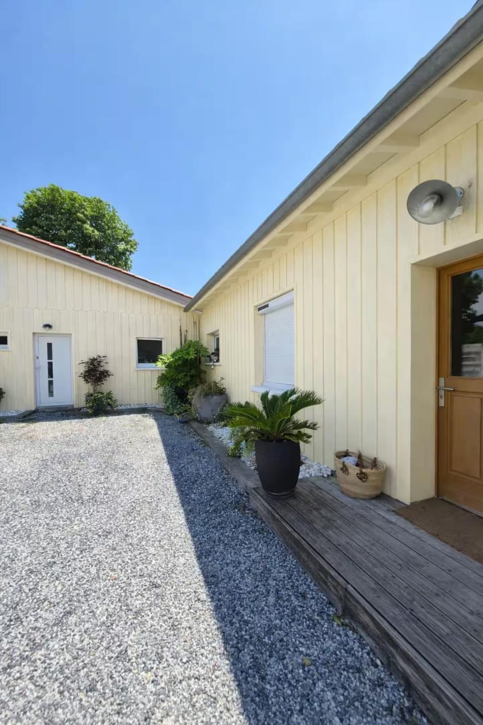 Facade/entrance, View (from property/room)