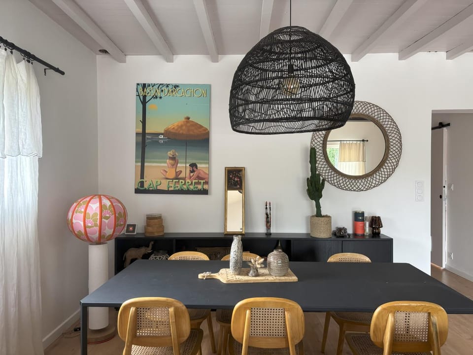 Living room, Decorative detail, Dining area