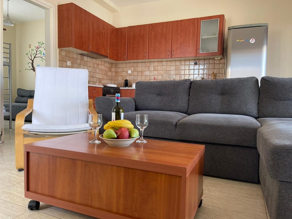 Kitchen or kitchenette, Living room