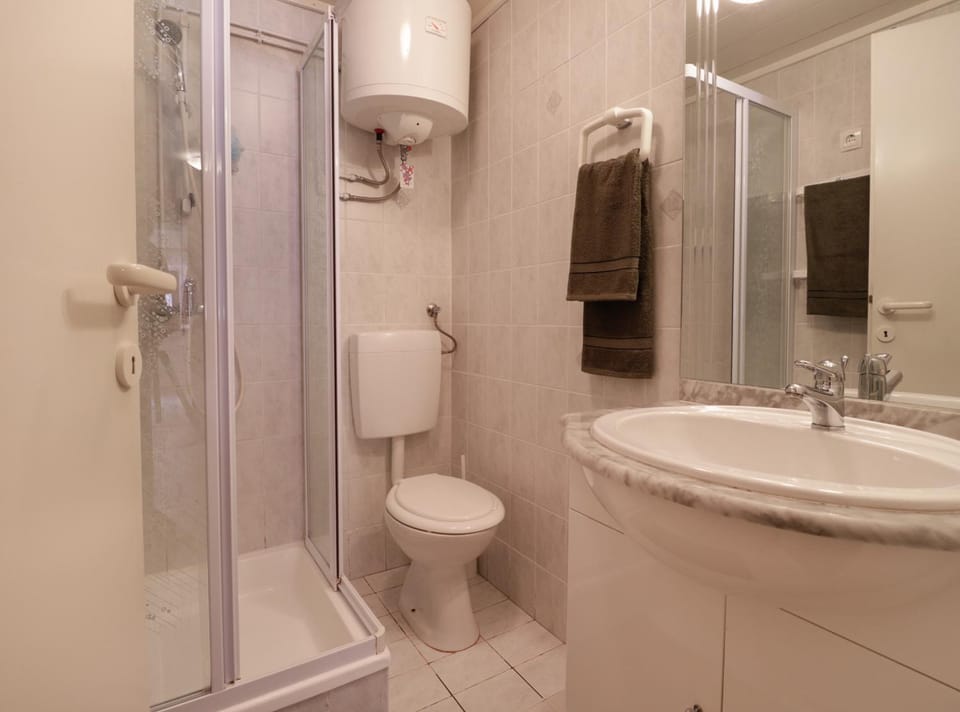 Shower, Bathroom, towels