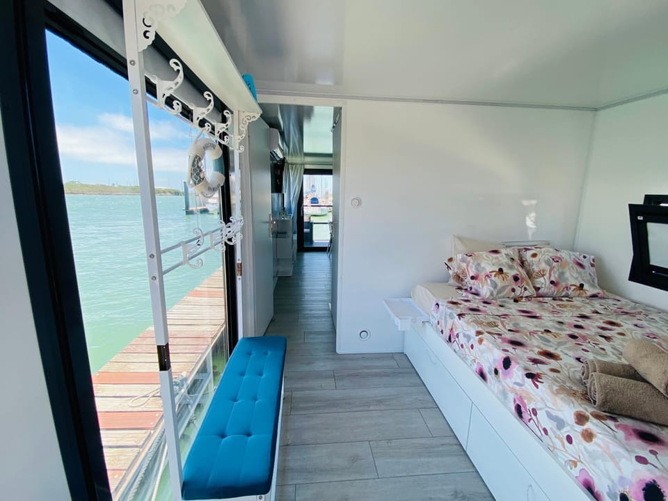 Bedroom, River view