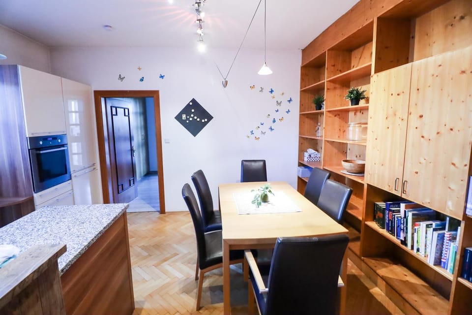 Library, Kitchen or kitchenette, Seating area, Dining area