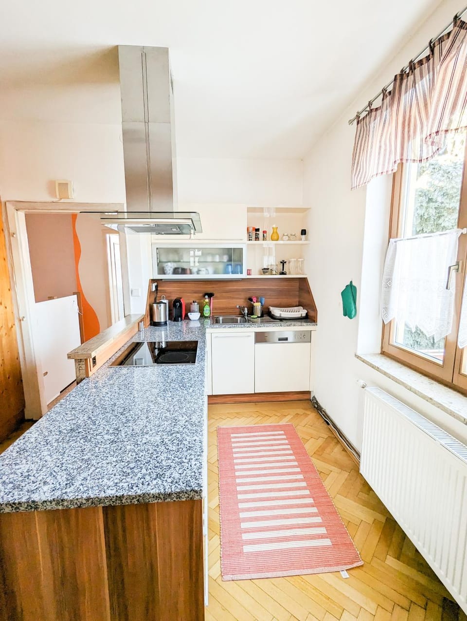 Coffee/tea facilities, kitchen