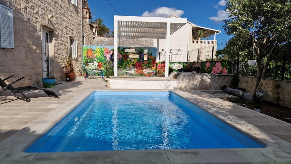 Pool view, Swimming pool, sunbed