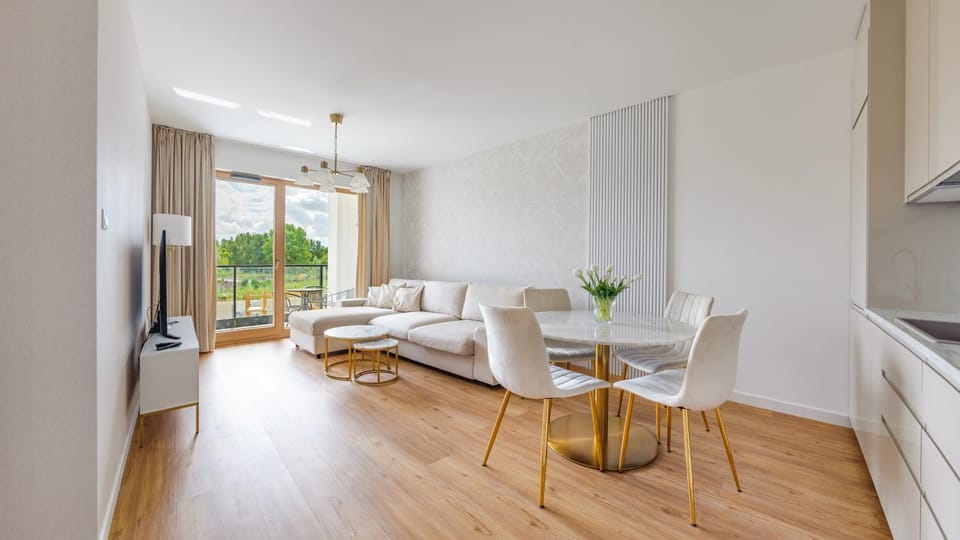 Kitchen or kitchenette, Living room, Seating area, Dining area