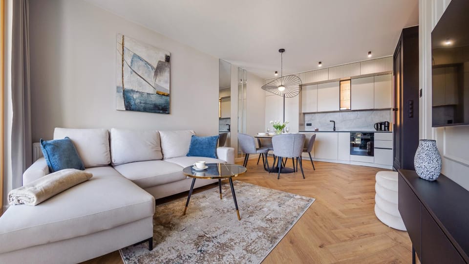 TV and multimedia, Kitchen or kitchenette, Living room, Seating area, Dining area