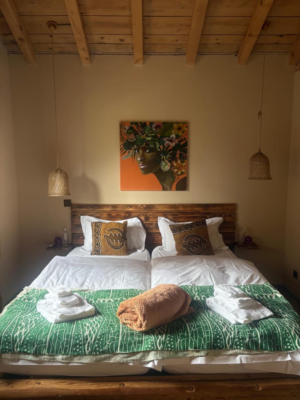 Bed, Photo of the whole room, Bedroom, towels