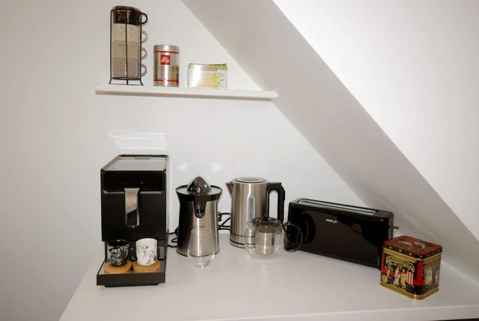 Coffee/tea facilities, toaster