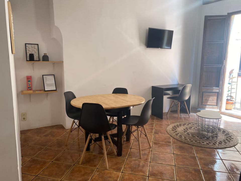 Seating area, Dining area