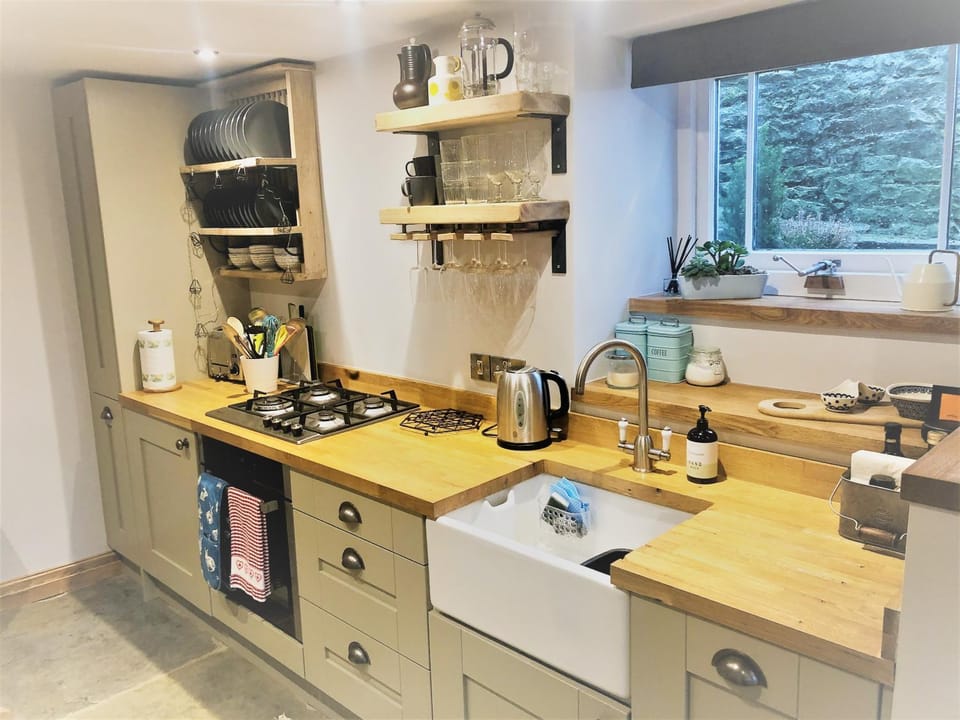 Kitchen or kitchenette, pet friendly, stove