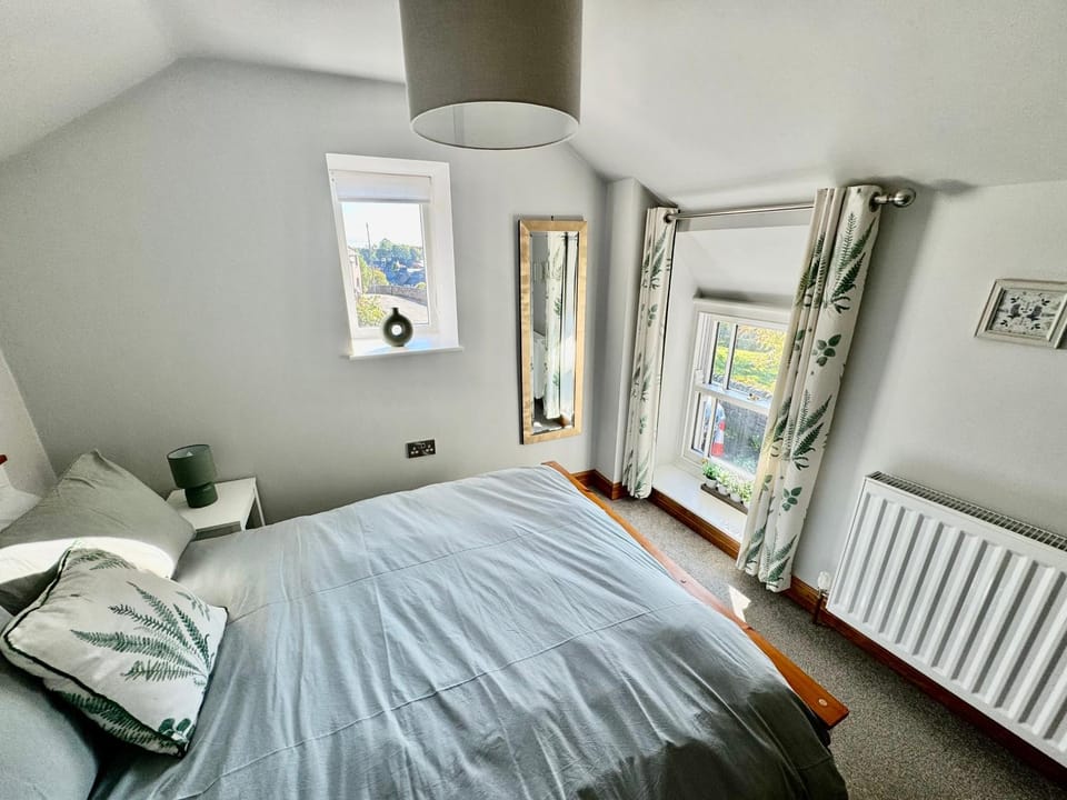 Weavers Cottage, Tideswell, sleeps 6, dog friendly House in High Peak District