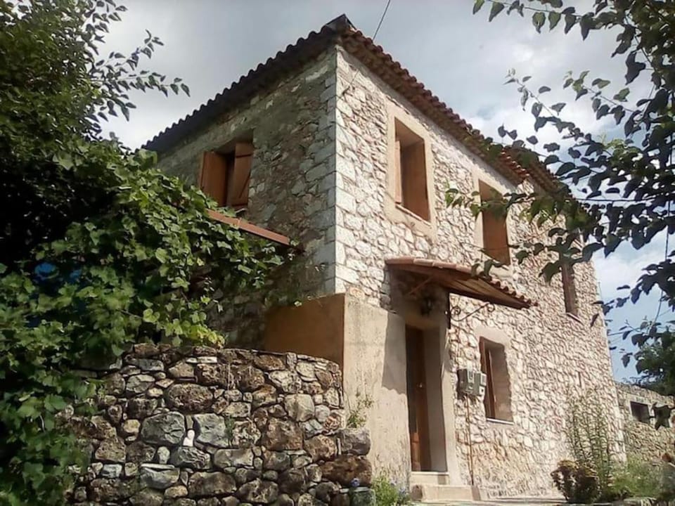Property building, Facade/entrance, Day