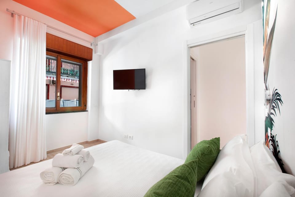 Bed, TV and multimedia, Photo of the whole room, Bedroom, air conditioner