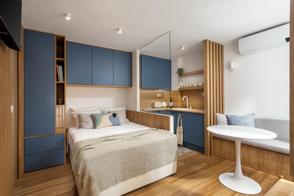 Bed, Kitchen or kitchenette, Living room, Bedroom, wardrobe