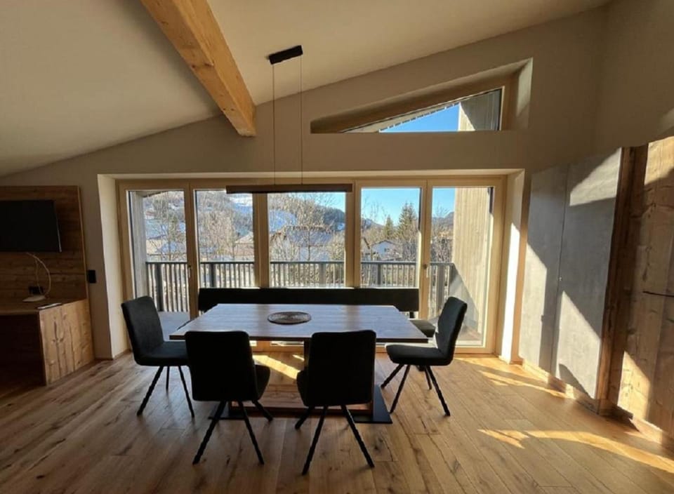 Seating area, Dining area
