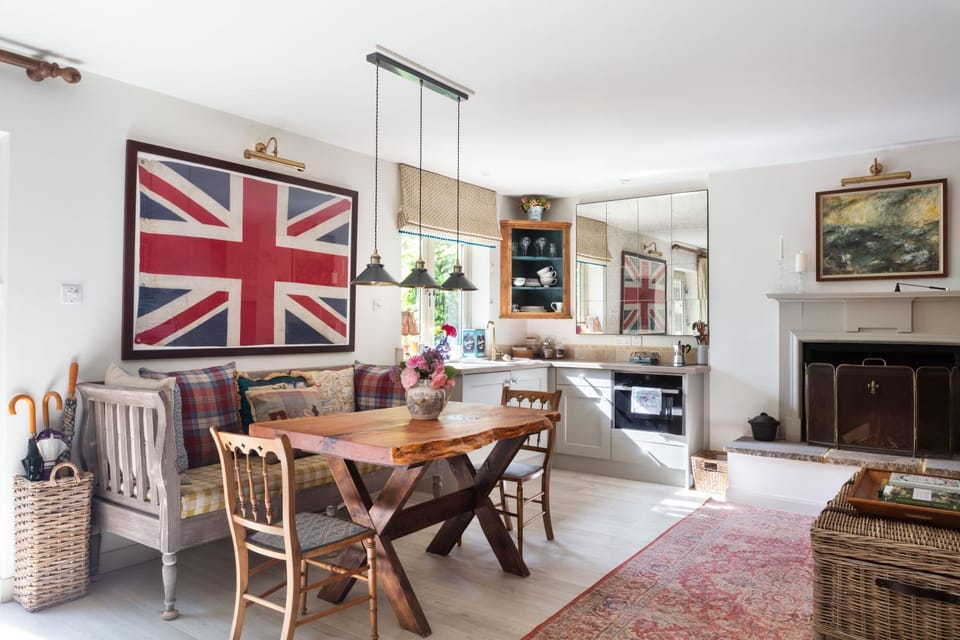 Nest Stay By The Butler Collection House in Horsham District