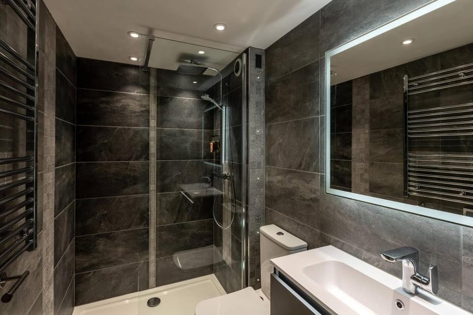 Shower, Toilet, Bathroom