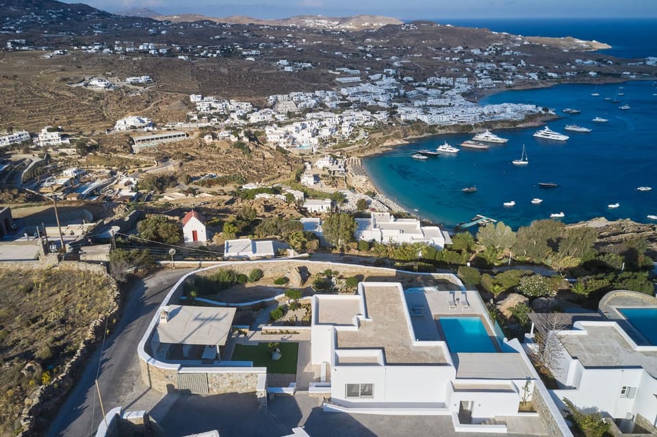 Property building, Nearby landmark, Day, Neighbourhood, Natural landscape, Bird's eye view, Mountain view, Pool view, Sea view, Swimming pool