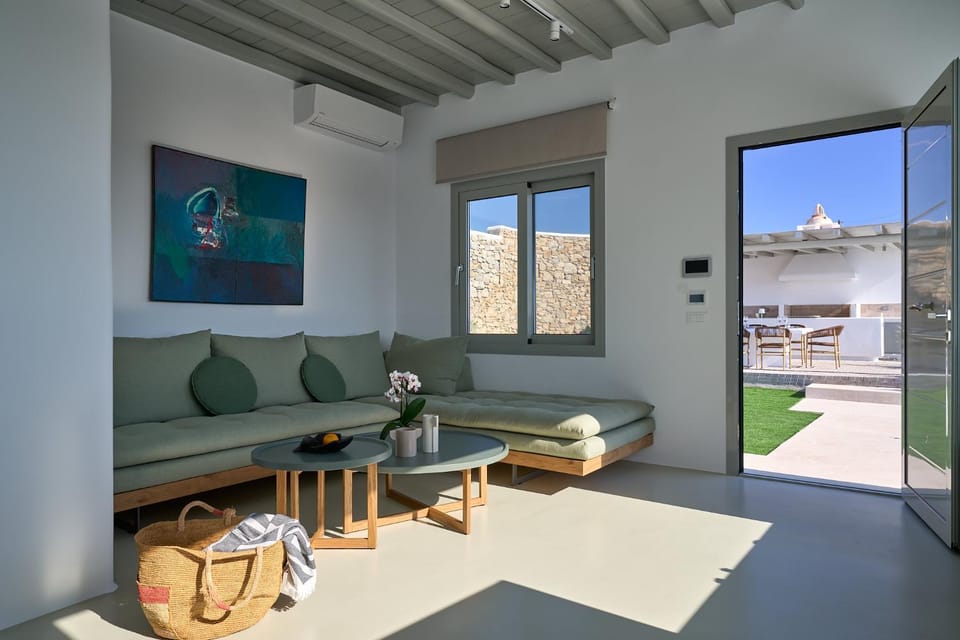 Patio, Day, TV and multimedia, View (from property/room), Balcony/Terrace, Living room, Seating area, Dining area