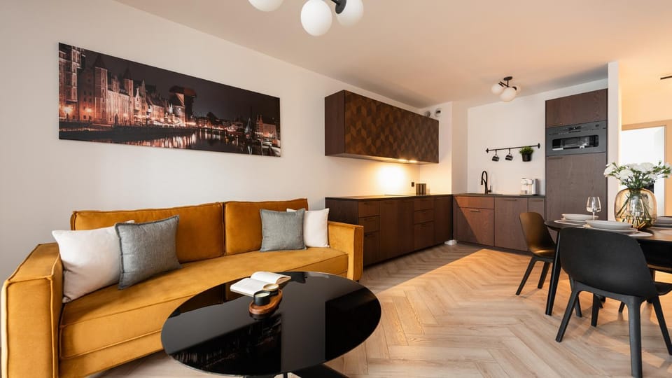 Kitchen or kitchenette, Living room, Seating area, Dining area