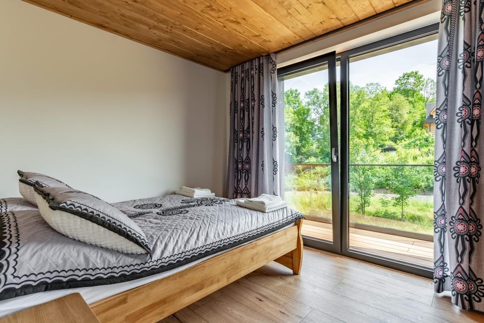 Bed, View (from property/room), Balcony/Terrace, Photo of the whole room, Bedroom, Street view