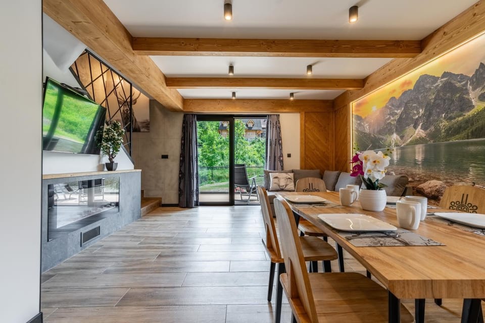 TV and multimedia, Balcony/Terrace, Living room, Seating area, Dining area, Street view