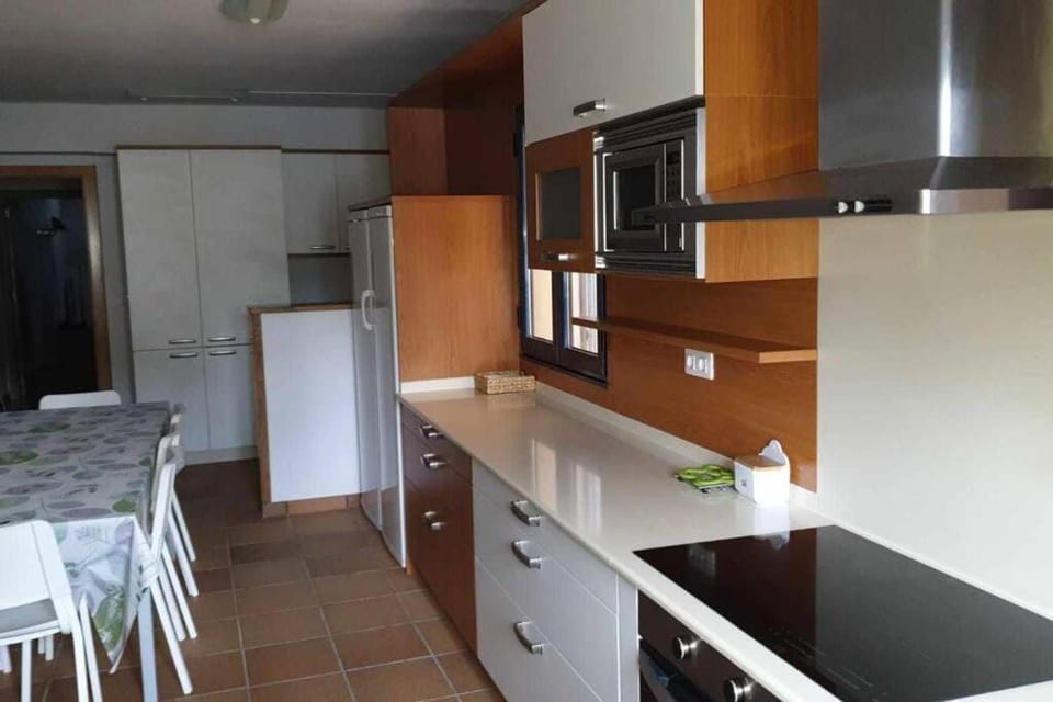 Kitchen or kitchenette, Dining area, minibar, pet friendly, stove