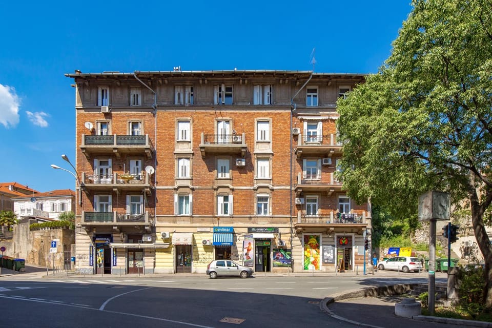 Property building, Location