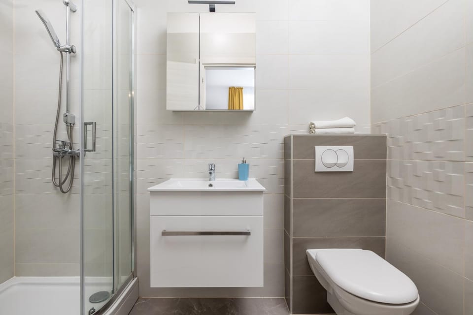 Shower, Toilet, Bathroom