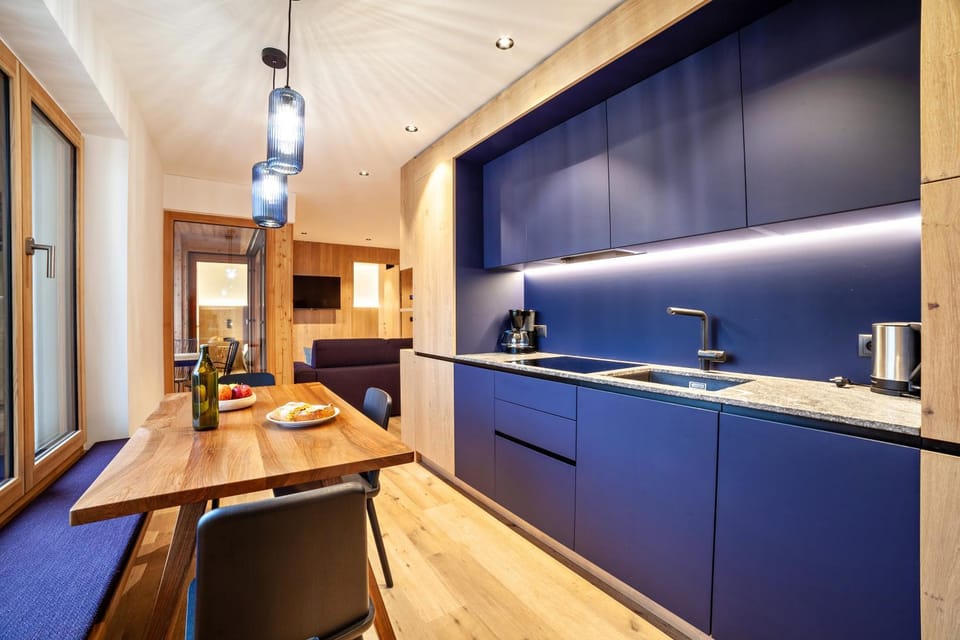 Kitchen or kitchenette, Living room
