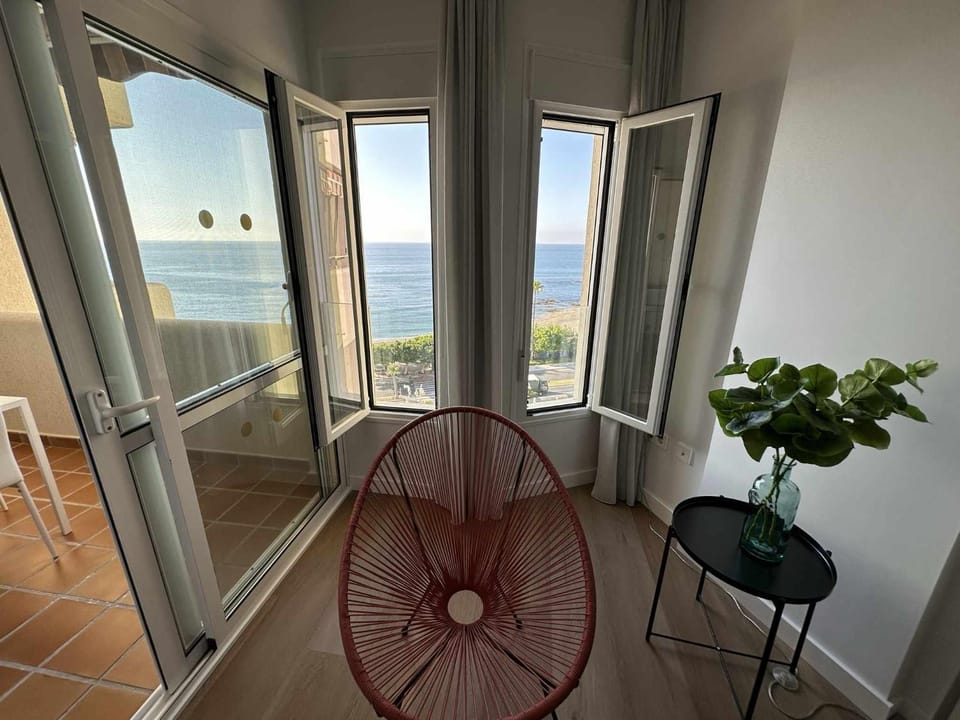 Communal lounge/ TV room, Bird's eye view, TV and multimedia, Living room, Sea view, Sea view