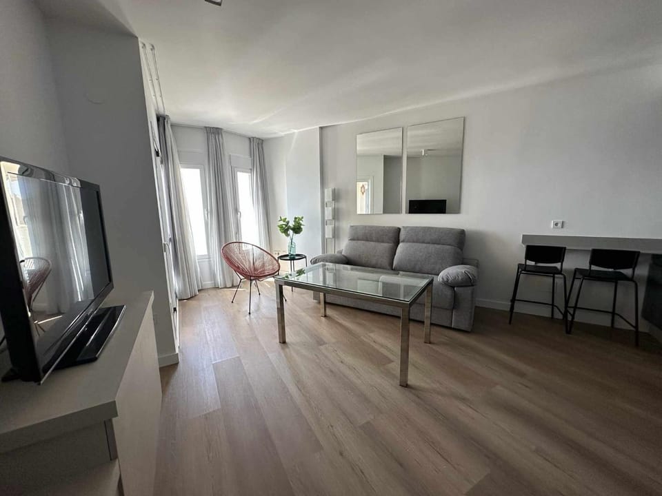 Communal lounge/ TV room, TV and multimedia, Living room, Dining area