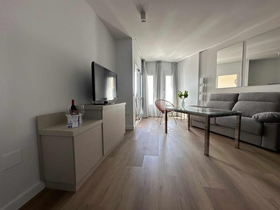 Communal lounge/ TV room, TV and multimedia, Living room, Dining area