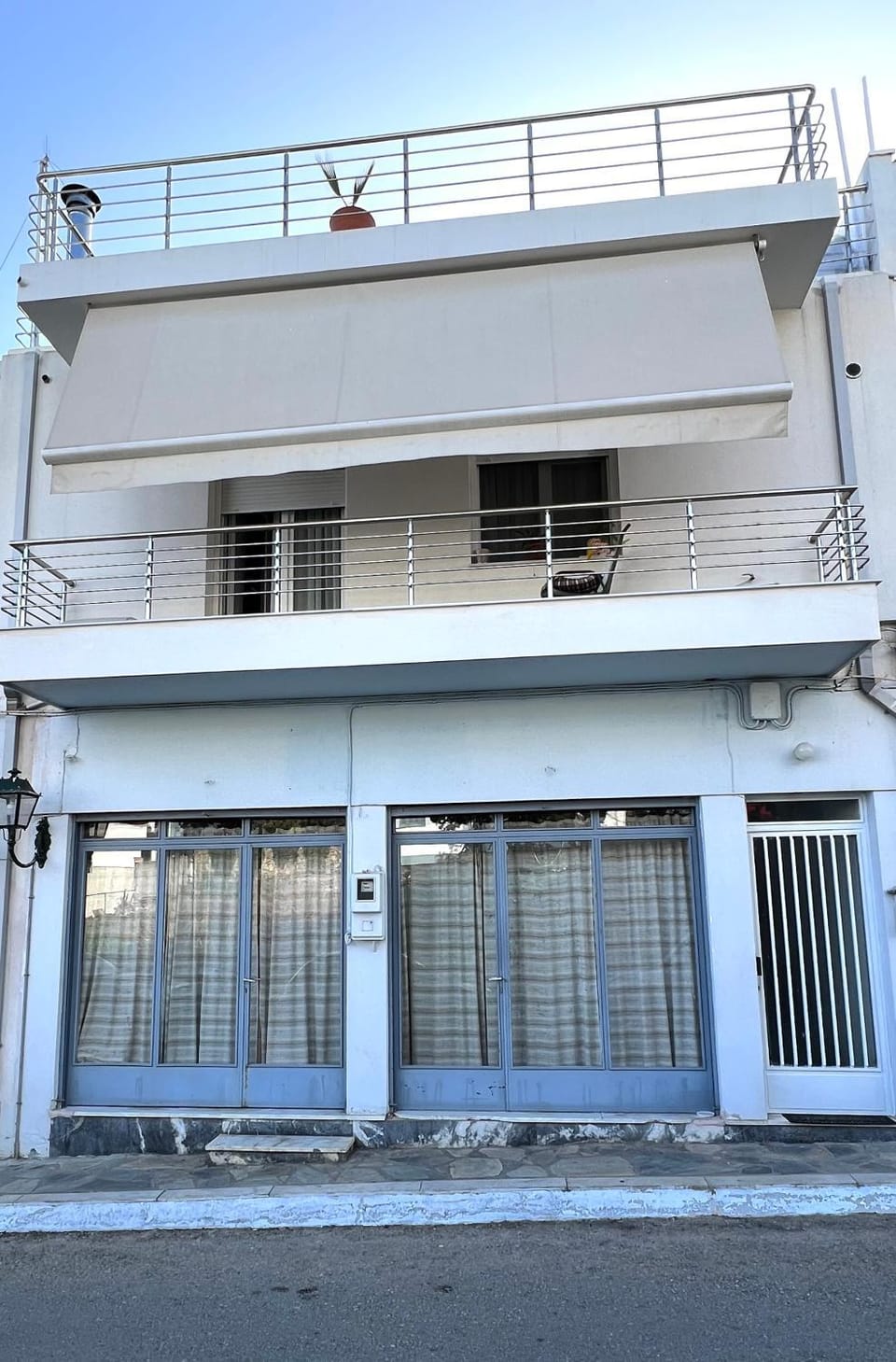 Facade/entrance