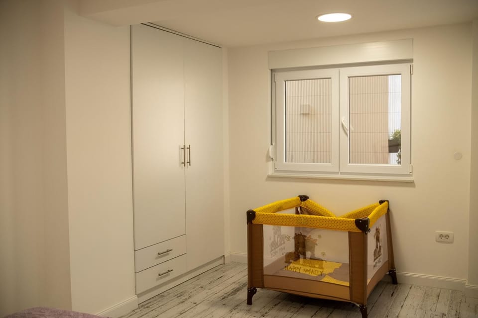 Bed, Bedroom, towels, wardrobe